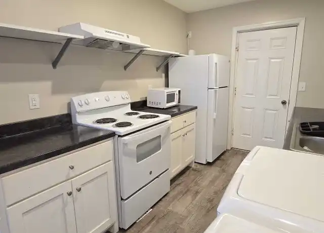 Property at 207 Stone St NW, Huntsville, AL, 35805, 1 bed, 1 bath, [object Object]