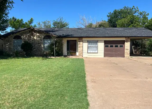 Property at 1500 Hillcrest Dr, Graham, TX, 76450, 3 beds, 2 baths, [object Object]