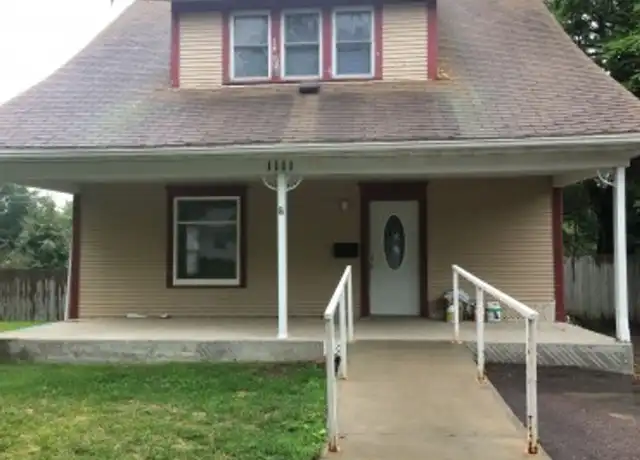 Property at 1111 W 4th Ave, Mitchell, SD, 57301, 4 beds, 2 baths, [object Object]