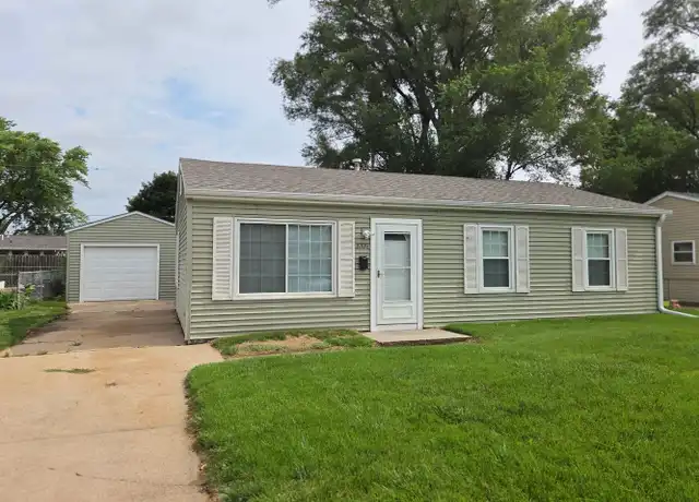 Property at 1006 Hiatt St, Carter Lake, IA, 51510, 3 beds, 1 bath, [object Object]