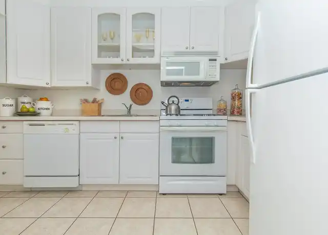 Property at Loma Palisades Apartments - 2799 Adrian St, San Diego, CA, 92110, 2-3 beds, 1-1.5 bath, [object Object]