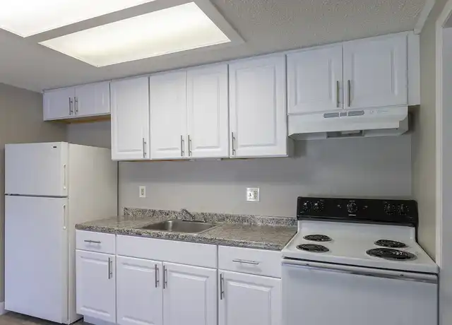 Property at Heronwood Apartments - 13809 Heron Wood Ln, Fort Myers, FL, 33919, 1 bed, 1 bath, [object Object]
