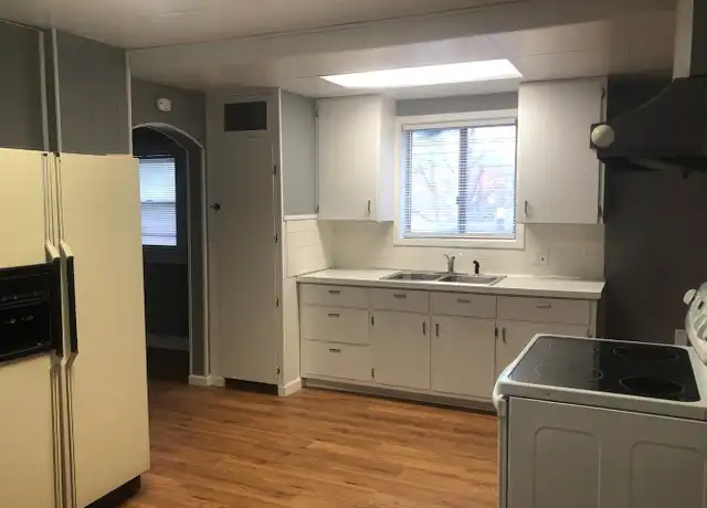 Property at 1520 Francis St Unit 1520 1/2, St Joseph, MO, 64501, 1 bed, 1 bath, [object Object]