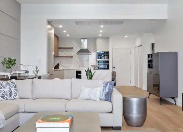 Property at 2301 Collins Ave #1633, Miami Beach, FL, 33139, 1 bed, 1.5 baths, [object Object]