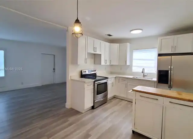 Property at 275 NW 46th St Unit FRONT, Miami, FL, 33127, 2 beds, 1 bath, [object Object]