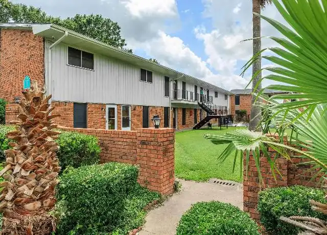 Property at 2001 Avenue F, El Campo, TX, 77437, 1 bed, 1 bath, [object Object]