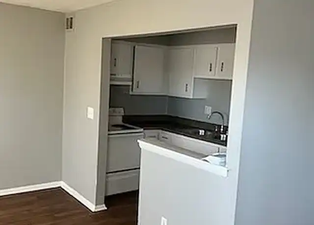 Property at Glen Hollow Apartments - 800 Glen Hollow Dr, Louisville, KY, 40214, 2 beds, 1 bath, [object Object]
