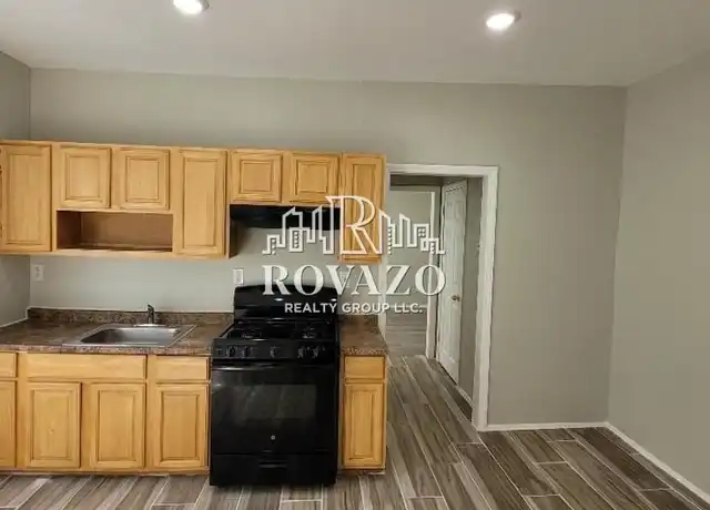 Property at 666 Grove St Unit 2R, Irvington, NJ, 07111, 2 beds, 1 bath, [object Object]