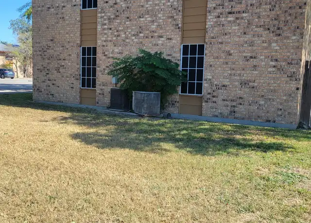Property at 600 E Crockett St Unit E3, Beeville, TX, 78102, 2 beds, 1 bath, [object Object]
