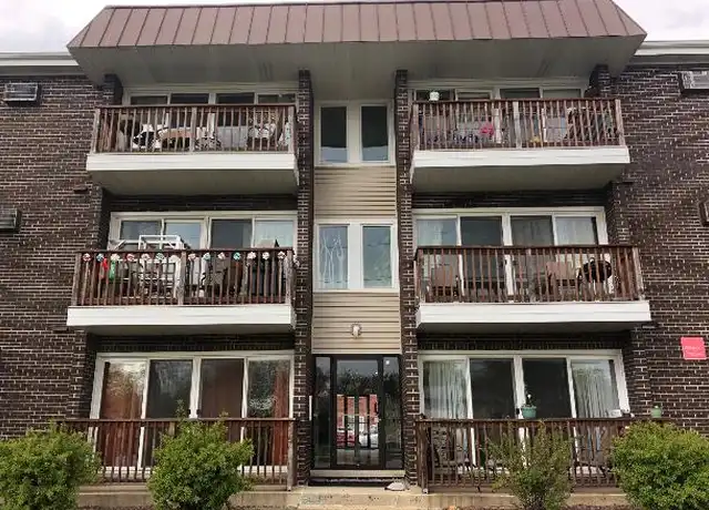 Property at 8656 S 84th Ct, Hickory Hills, IL, 60457, 2 beds, 1 bath, [object Object]