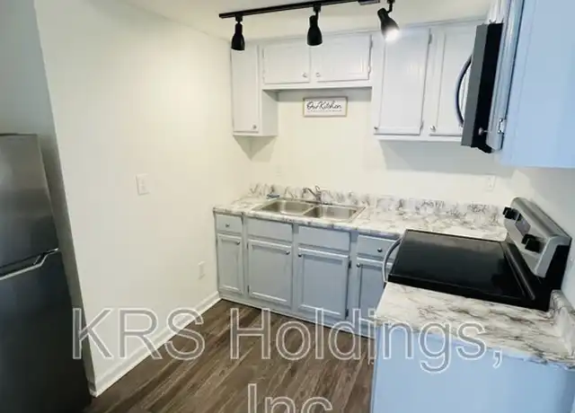 Property at 92 W County St, Hampton, VA, 23663, 2 beds, 1 bath, [object Object]