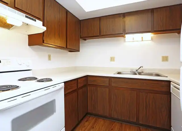 Property at 829 W Crestwood Dr Apt 204, Peoria, IL, 61614, 2 beds, 1 bath, [object Object]