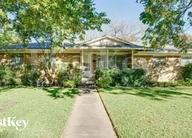 Property at 613 E University Ave, Waxahachie, TX, 75165, 3 beds, 2 baths, [object Object]