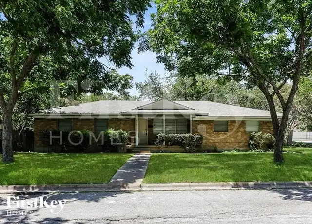 Property at 613 E University Ave, Waxahachie, TX, 75165, 3 beds, 2 baths, [object Object]