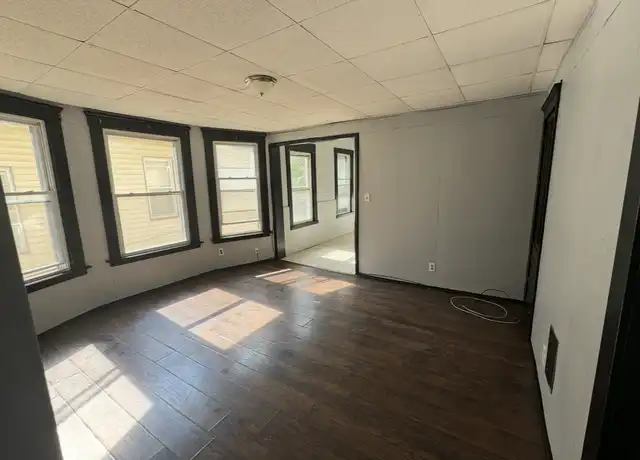 Property at 22 Bassett St Unit 2, New Haven, CT, 06511, 3 beds, 1 bath, [object Object]
