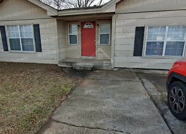 Property at 1804 NW Lincoln Ave, Lawton, OK, 73507, 3 beds, 2 baths, [object Object]