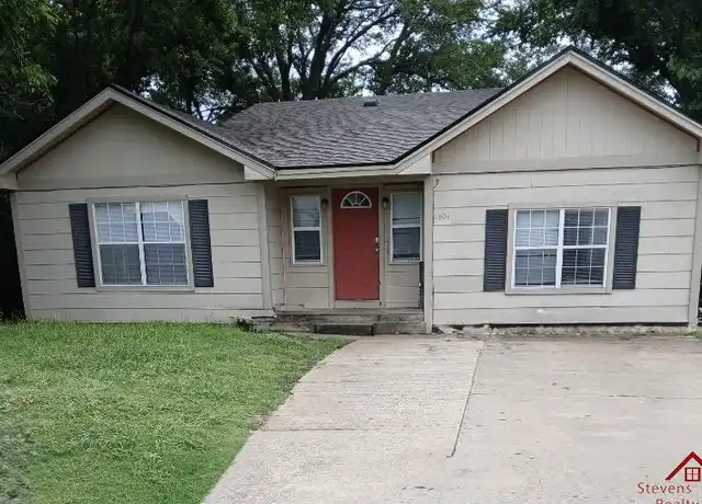 Property at 1804 NW Lincoln Ave, Lawton, OK, 73507, 3 beds, 2 baths, [object Object]
