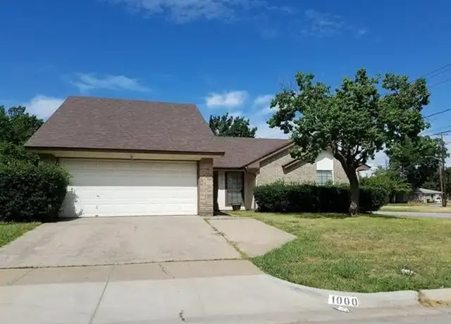 Property at 1000 Blue Carriage Ln N, Fort Worth, TX, 76120, 3 beds, 2 baths, [object Object]