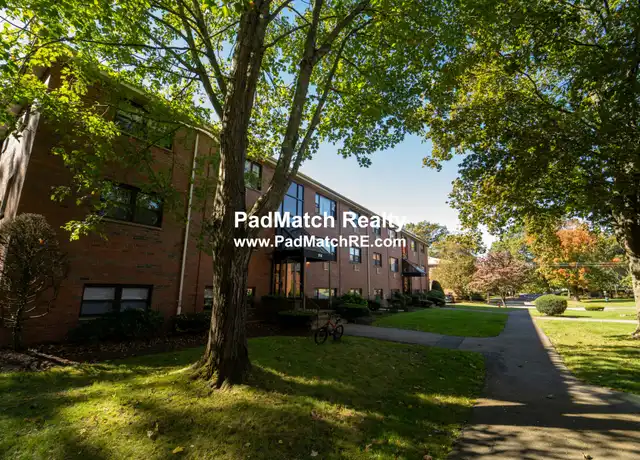 Property at 286 Grove St Unit 1, Auburndale, MA, 02466, 2 beds, 1 bath, [object Object]