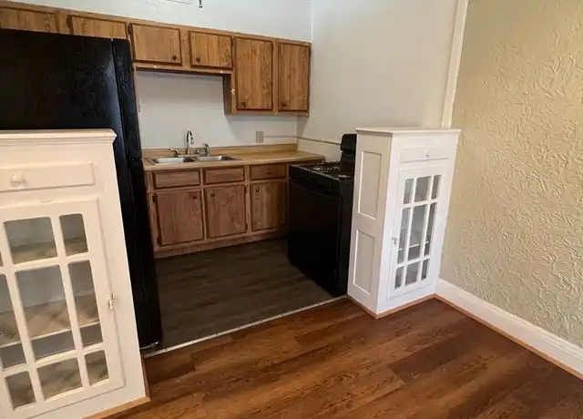 Property at 133 N Riverview Dr, Parchment, MI, 49004, 1 bed, 2 baths, [object Object]