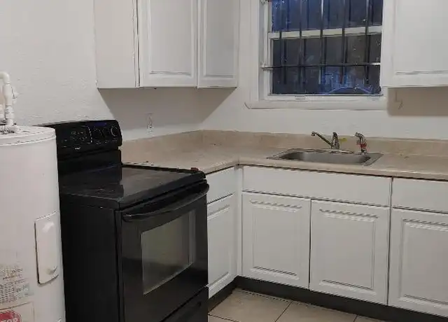 Property at 1820 Whitner St, Jacksonville, FL, 32209, 2 beds, 1 bath, [object Object]