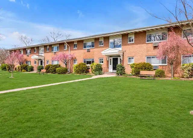 Property at 31 Wildwood Gdns Unit d, Port Washington, NY, 11050, 2 beds, 1 bath, [object Object]