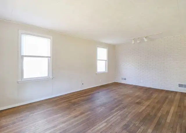 Property at 3118 S Saint Joseph St Unit B-1, South Bend, IN, 46614, 2 beds, 1 bath, [object Object]