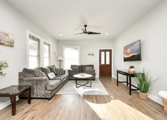 Property at 1326 Hussion St, Houston, TX, 77003, 1 bed, 1 bath, [object Object]
