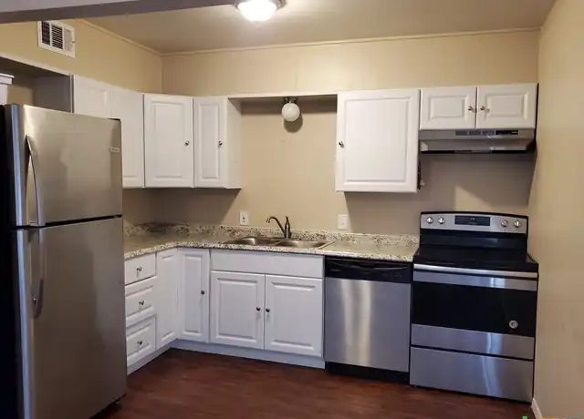 Property at 1120 N King St Unit 109, Seguin, TX, 78155, 2 beds, 1 bath, [object Object]