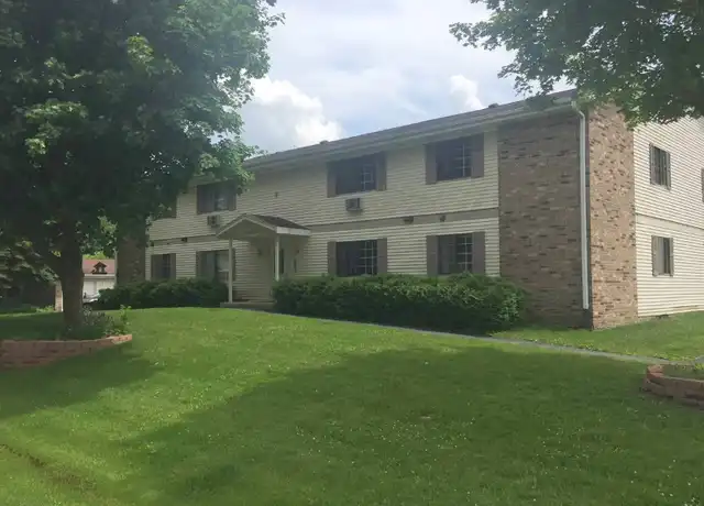 Property at S70W14965 Cornell Cir Unit 2, Muskego, WI, 53150, 2 beds, 1 bath, [object Object]