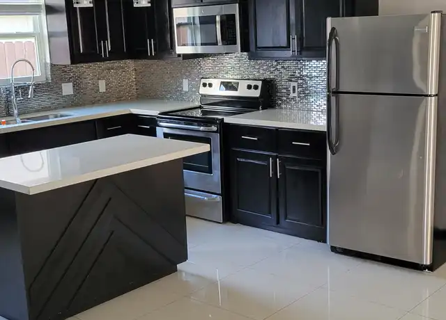 Property at 1212 White Oak Dr Unit 2, Edinburg, TX, 78541, 3 beds, 2 baths, [object Object]