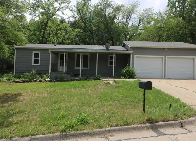 Property at 400 Summit Ave, Manhattan, KS, 66502, 3 beds, 1 bath, [object Object]