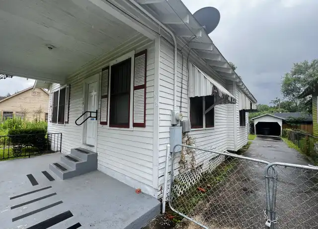Property at 1910 Walnut St, Baton Rouge, LA, 70802, 3 beds, 2 baths, [object Object]