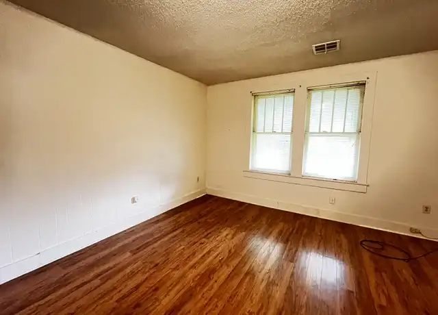Property at 1910 Walnut St, Baton Rouge, LA, 70802, 3 beds, 2 baths, [object Object]