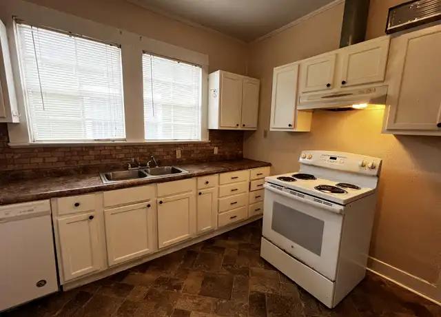 Property at 1910 Walnut St, Baton Rouge, LA, 70802, 3 beds, 2 baths, [object Object]