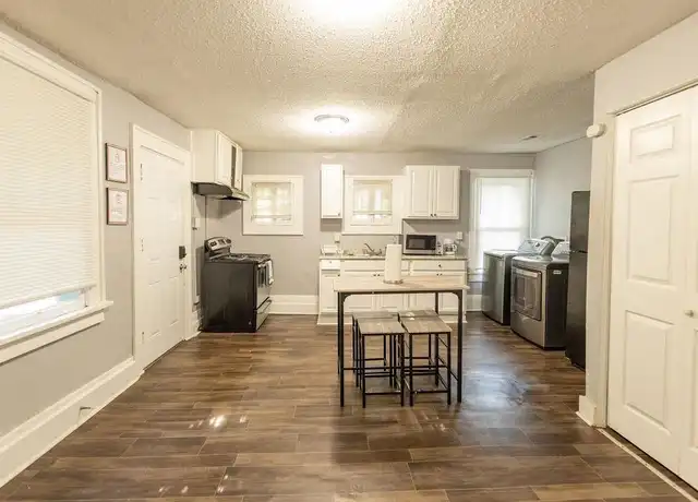 Property at 1126 Boulevard, Macon, GA, 31211, 1 bed, 1 bath, [object Object]