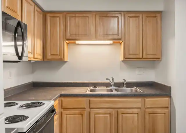 Property at 3211 30th St Unit B-06, Des Moines, IA, 50310, 2 beds, 1 bath, [object Object]
