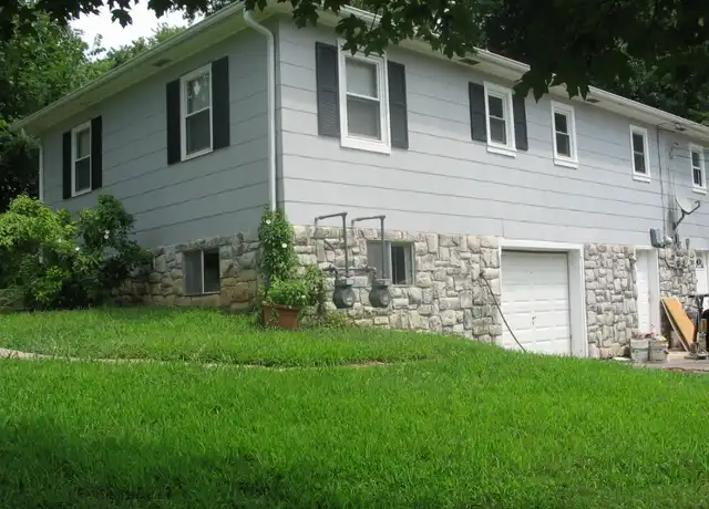 Property at 4101 NE Winn Rd, Kansas City, MO, 64117, 2 beds, 1 bath, [object Object]