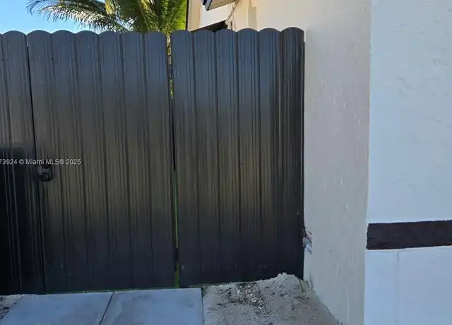 Property at 25921 SW 130th Ave Unit LEFT, Homestead, FL, 33032, 1 bed, 1 bath, [object Object]