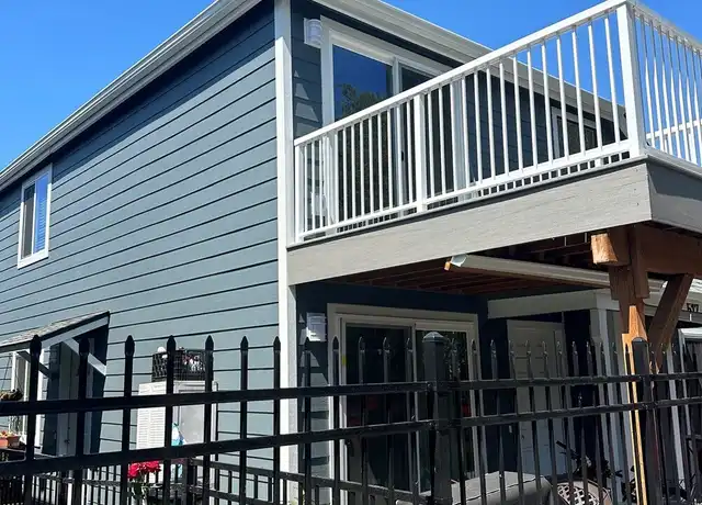 Property at 517 Burnett Ave N Unit 3, Renton, WA, 98057, 2 beds, 1 bath, [object Object]