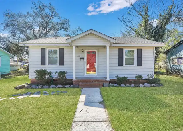 Property at 2211 Hawthorne St, Savannah, GA, 31404, 2 beds, 1 bath, [object Object]