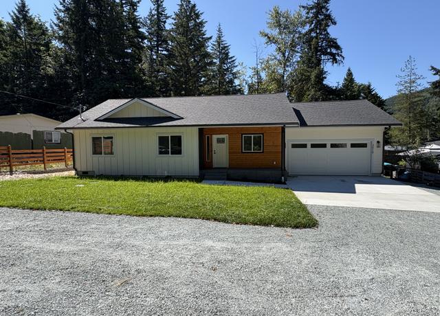 Photo of 3019 Hemlock Way, Sedro Woolley, WA 98284
