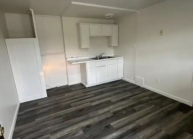 Property at 2223 N Water Street Ext Unit W08, Uhrichsville, OH, 44683, 1 bed, 1 bath, [object Object]