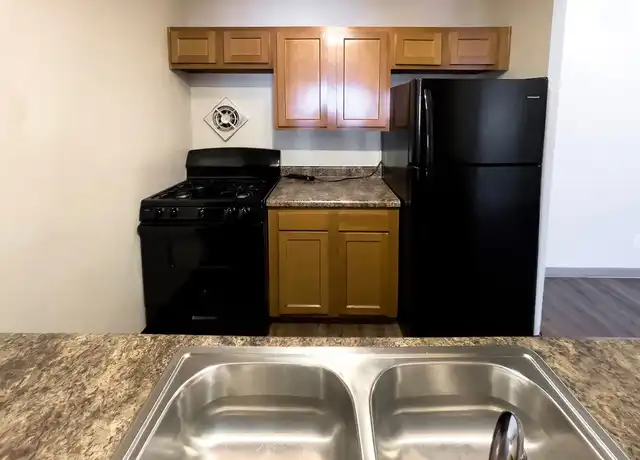 Property at District on Oakwood - 2000 N Oakwood Ave, Muncie, IN, 47304, 2 beds, 1 bath, [object Object]