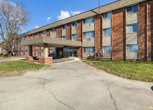 Property at District on Oakwood - 2000 N Oakwood Ave, Muncie, IN, 47304, 0-2 beds, 1 bath, [object Object]