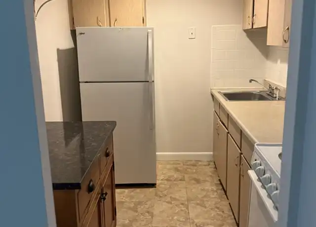 Property at 292 Bedford St Unit 3, Abington, MA, 02351, 1 bed, 1 bath, [object Object]