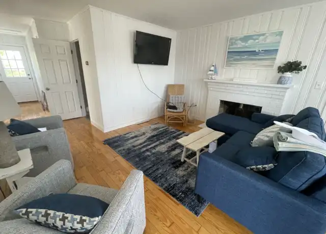 Property at 11 Tuttle Ave Unit Upstairs, Hampton, NH, 03842, 3 beds, 1 bath, [object Object]