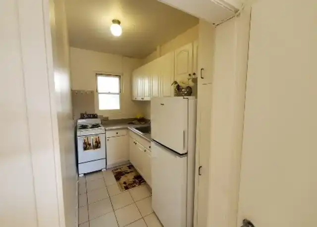 Property at 1439 Pensacola St Unit C, Honolulu, HI, 96822, 2 beds, 1 bath, [object Object]