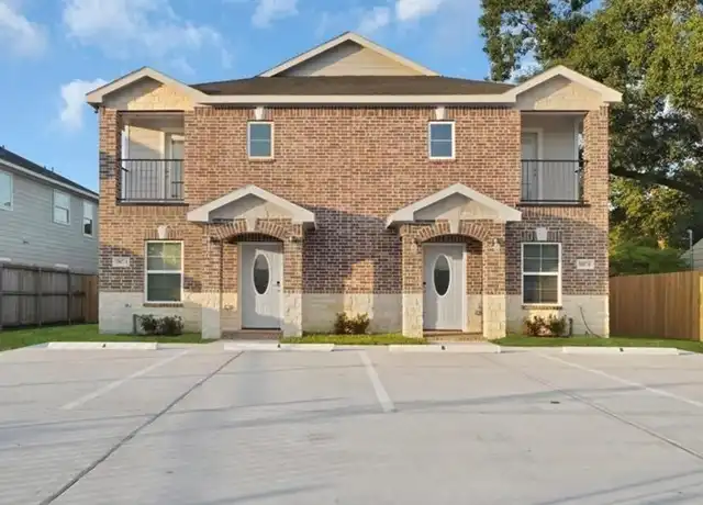 Property at 5807 Southmund St Unit B, Houston, TX, 77033, 2 beds, 2.5 baths, [object Object]
