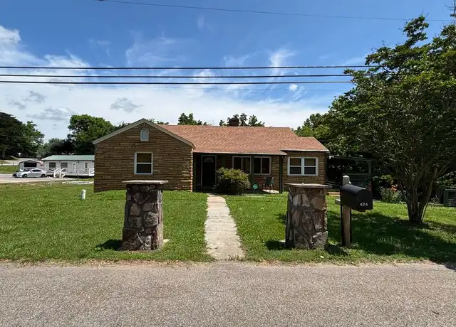 Property at 626 W Main St, Sevierville, TN, 37862, 3 beds, 1.5 baths, [object Object]